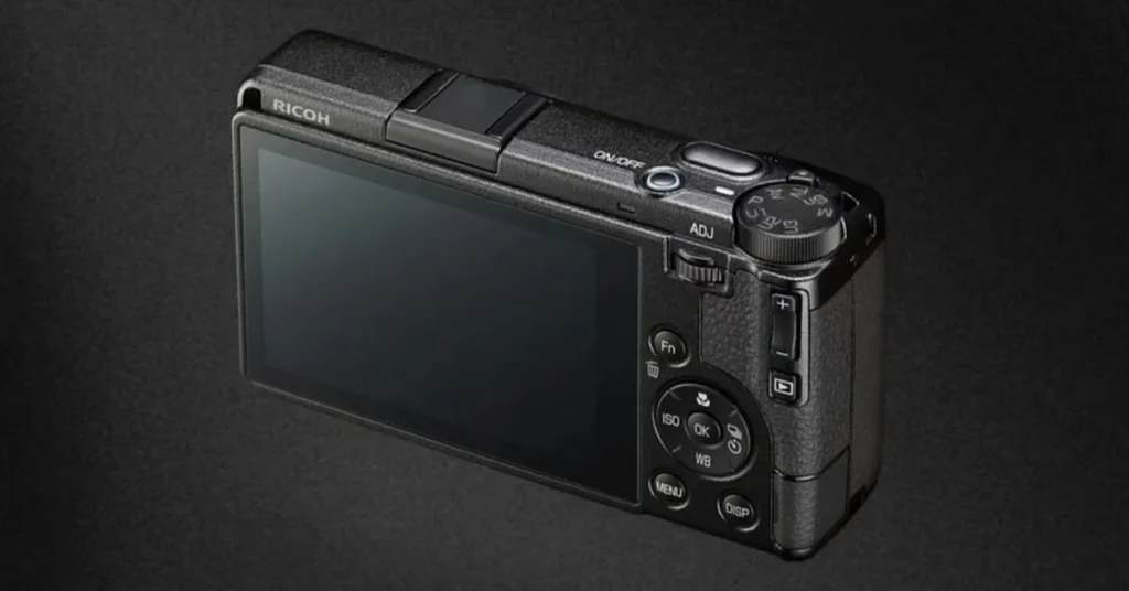 理光 RICOH GR4 正式開發公布:新世代街拍神器今年秋季即將來襲 2 理光 Ricoh GR IV / GR4 相機背面