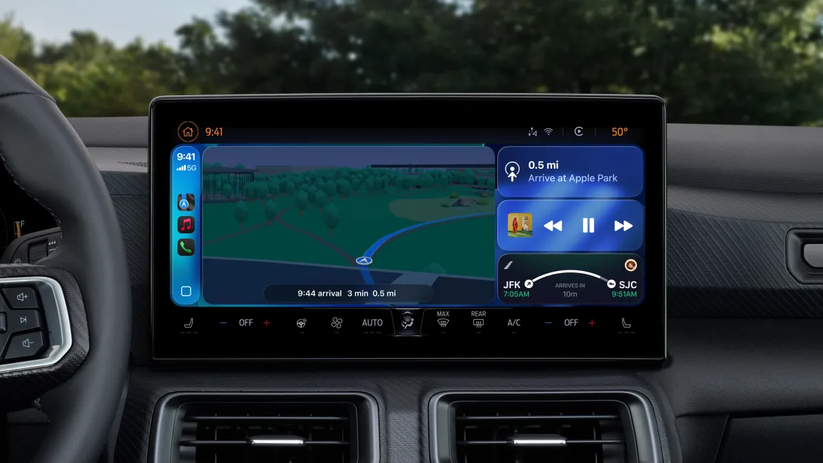 iOS 26 功能解析:Apple Intelligence 來襲,iPhone 進入 AI 個人時代 28 CarPlay 中的「即時動態」幫助使用者隨時掌握重要資訊。